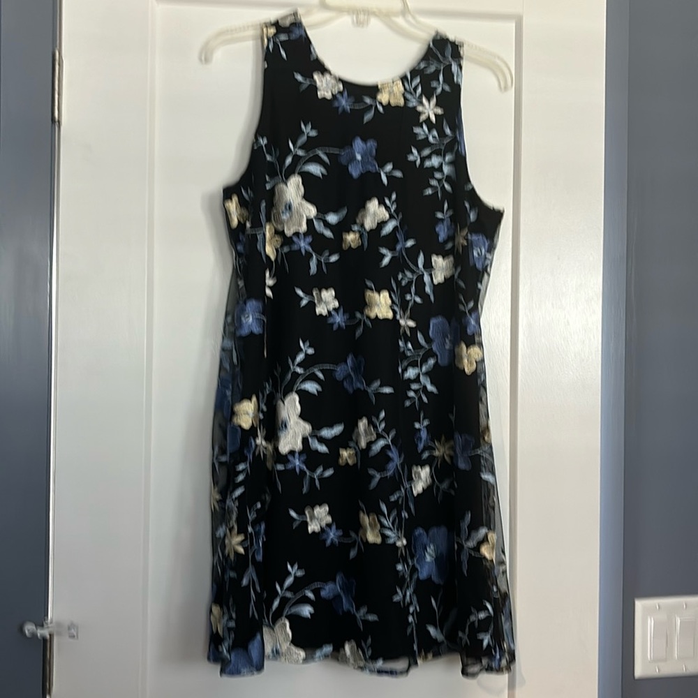 Two layered cute lace overlay. Ties in the back